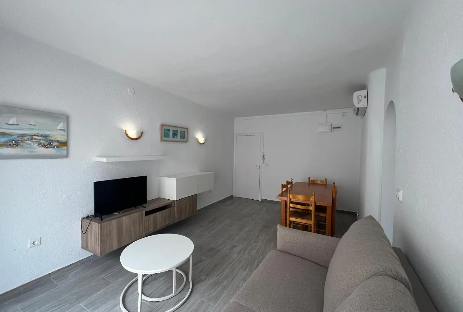 Bonito Apartamento En El Centro De Rosas Av-77 Roses