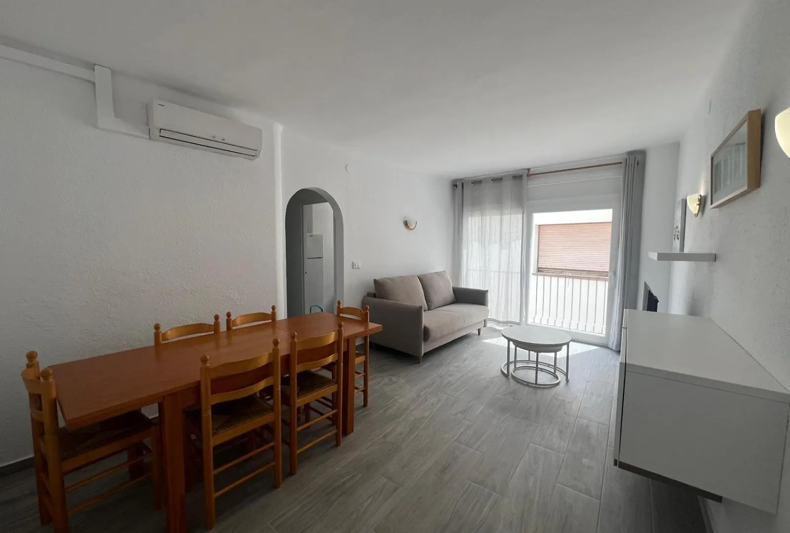 Bonito Apartamento En El Centro De Rosas Av-77