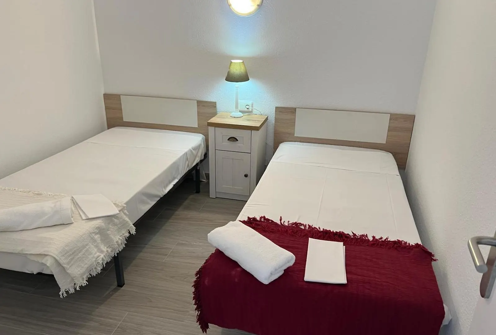 Bonito Apartamento En El Centro De Rosas Av-77 Росас